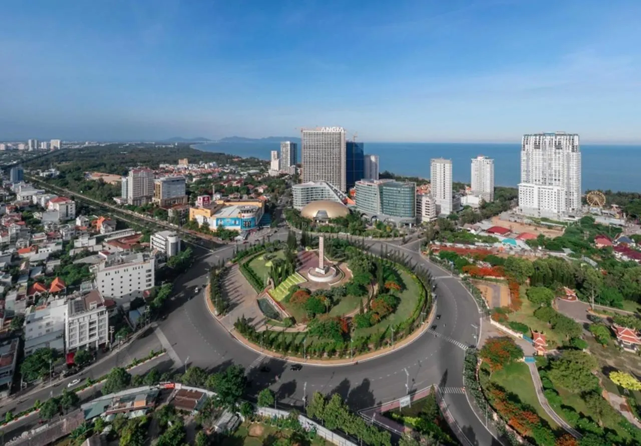 Apartment The Song Vung Tau Condotel: 5-Star Beachfront with Infinity Pool