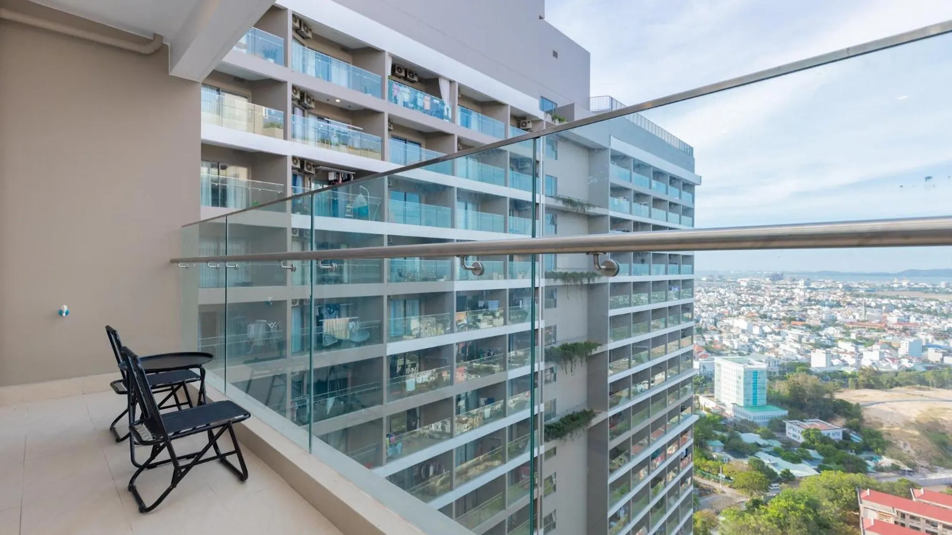 Apartment The Song Vung Tau Condotel: 5-Star Beachfront with Infinity Pool Vietnam