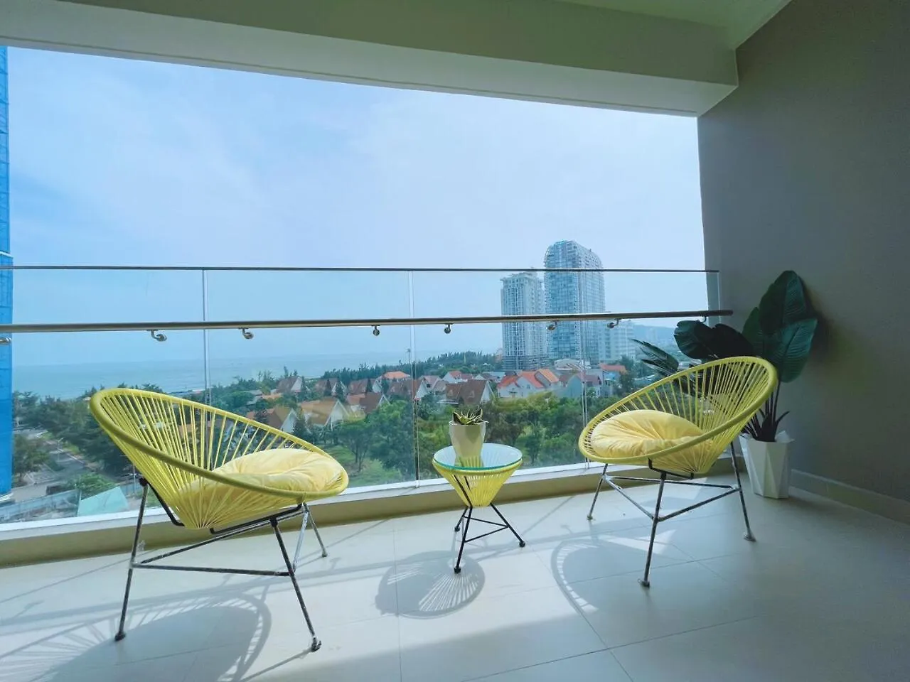 The Song Vung Tau Condotel: 5-Star Beachfront with Infinity Pool 0*,  Vietnam
