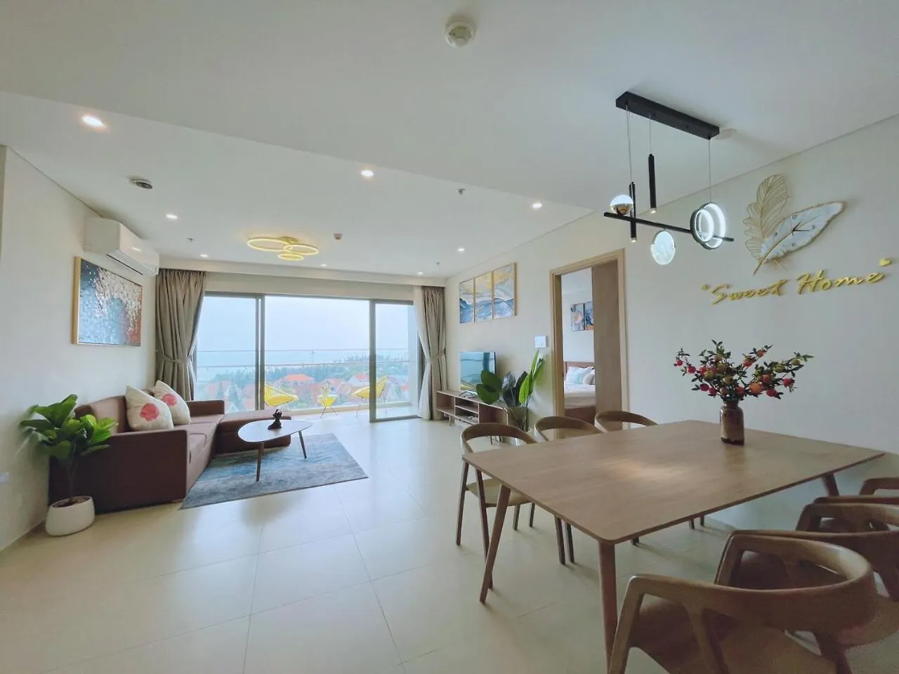 Apartment The Song Vung Tau Condotel: 5-Star Beachfront with Infinity Pool